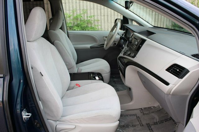 2012 Toyota Sienna LE 8 PASSENGER - 23020955 - 6