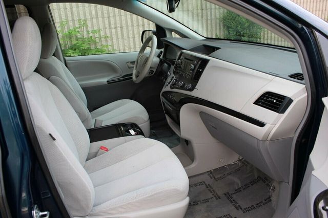 2012 Toyota Sienna LE 8 PASSENGER - 23020955 - 7