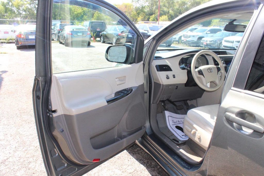 2012 Toyota Sienna LE 8 Passenger 4dr Mini Van V6 - 22918916 - 9