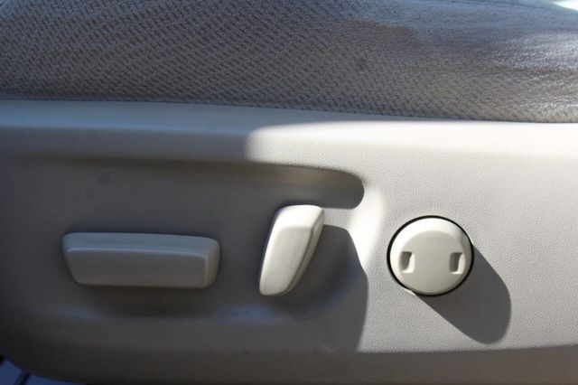 2012 Toyota Sienna LE 8 Passenger 4dr Mini Van V6 - 22918916 - 11