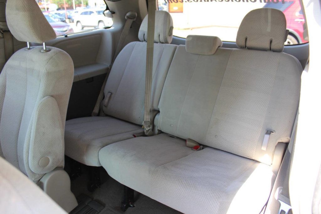 2012 Toyota Sienna LE 8 Passenger 4dr Mini Van V6 - 22918916 - 13