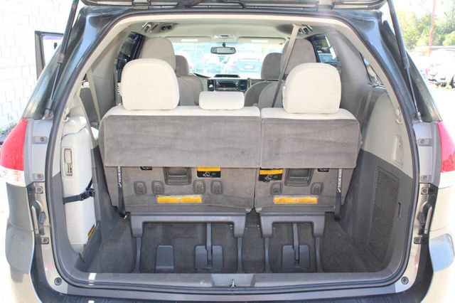 2012 Toyota Sienna LE 8 Passenger 4dr Mini Van V6 - 22918916 - 14