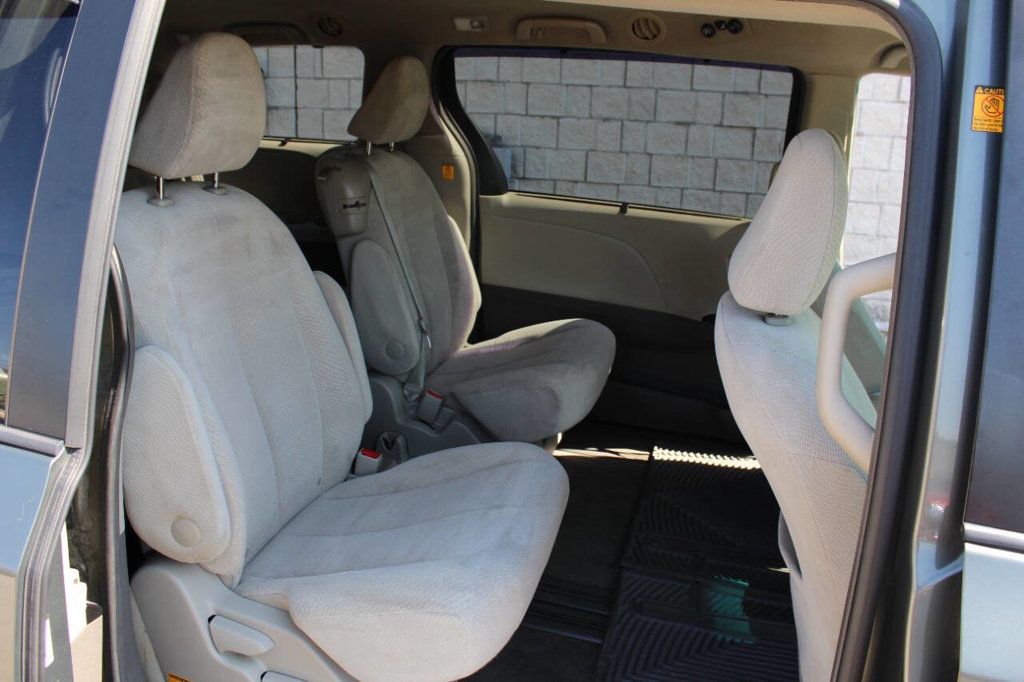 2012 Toyota Sienna LE 8 Passenger 4dr Mini Van V6 - 22918916 - 16