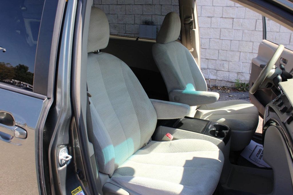 2012 Toyota Sienna LE 8 Passenger 4dr Mini Van V6 - 22918916 - 18