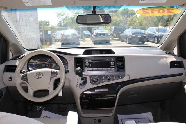 2012 Toyota Sienna LE 8 Passenger 4dr Mini Van V6 - 22918916 - 19