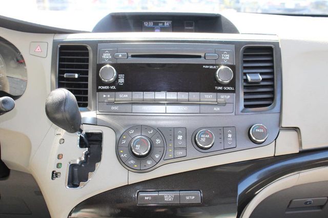 2012 Toyota Sienna LE 8 Passenger 4dr Mini Van V6 - 22918916 - 20