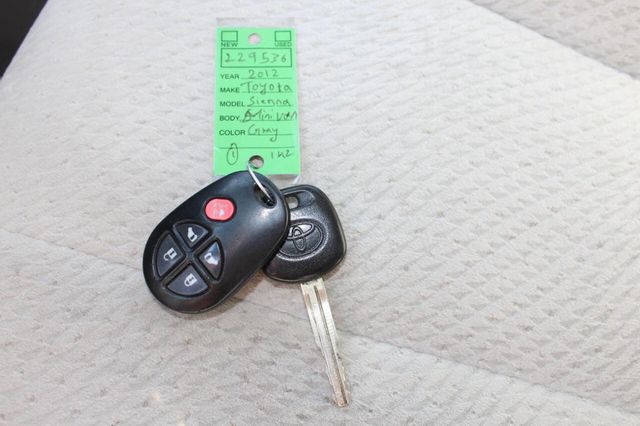 2012 Toyota Sienna LE 8 Passenger 4dr Mini Van V6 - 22918916 - 25