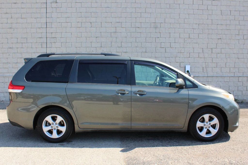 2012 Toyota Sienna LE 8 Passenger 4dr Mini Van V6 - 22918916 - 5