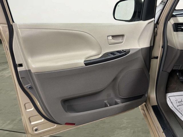 2012 Toyota Sienna LE 8 Passenger 4dr Mini Van V6 - 22955575 - 10