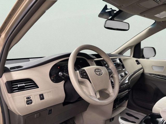 2012 Toyota Sienna LE 8 Passenger 4dr Mini Van V6 - 22955575 - 11