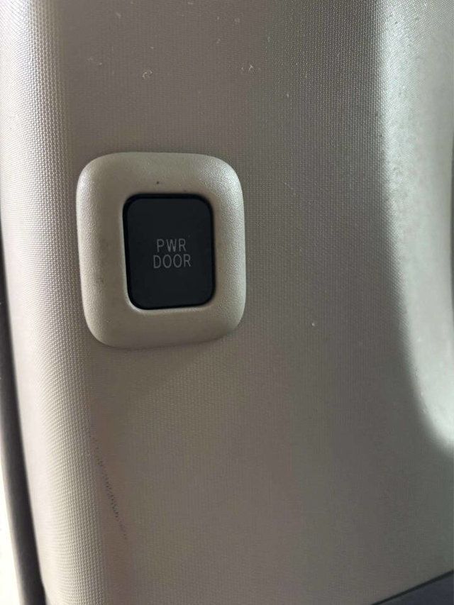 2012 Toyota Sienna LE 8 Passenger 4dr Mini Van V6 - 22955575 - 18