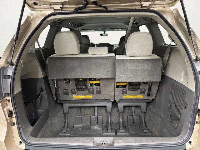 2012 Toyota Sienna LE 8 Passenger 4dr Mini Van V6 - 22955575 - 19