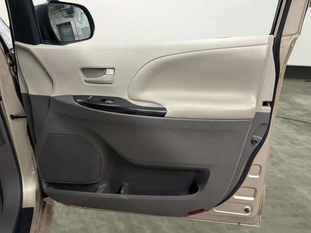 2012 Toyota Sienna LE 8 Passenger 4dr Mini Van V6 - 22955575 - 23