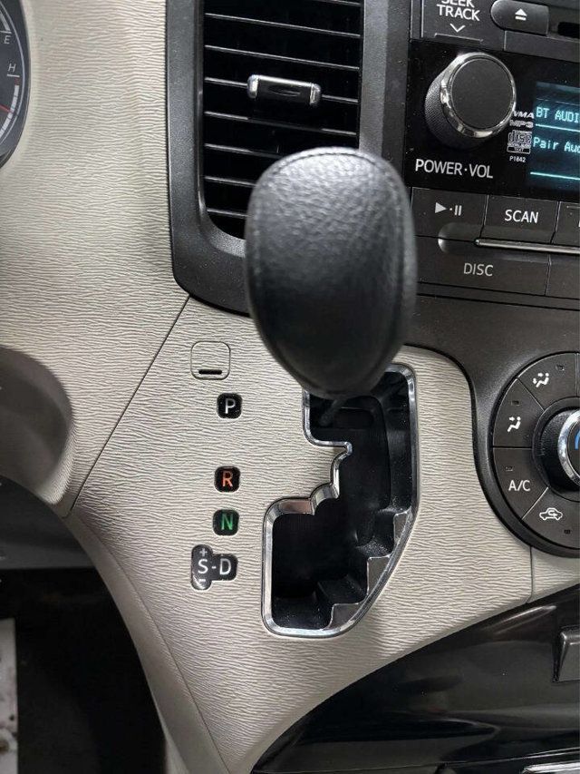 2012 Toyota Sienna LE 8 Passenger 4dr Mini Van V6 - 22955575 - 31