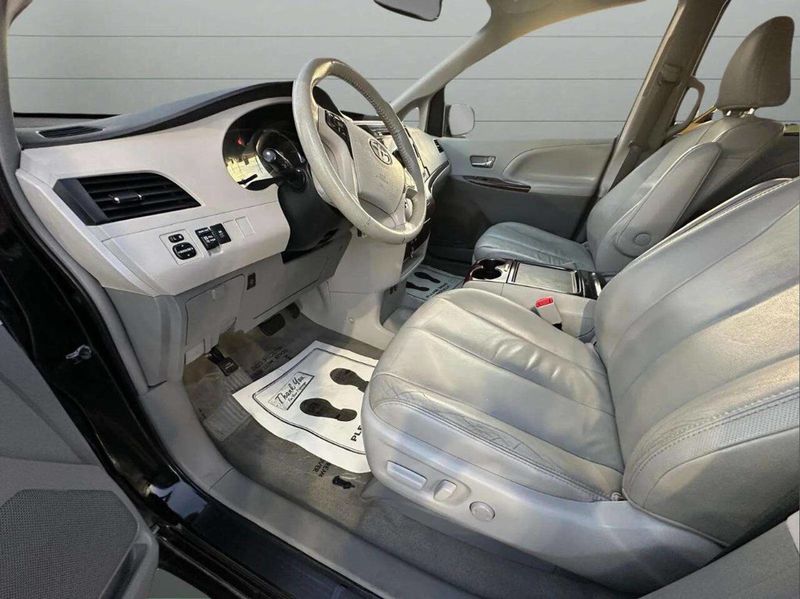 2012 Toyota Sienna Limited 7 Passenger 4dr Mini Van - 22937885 - 9