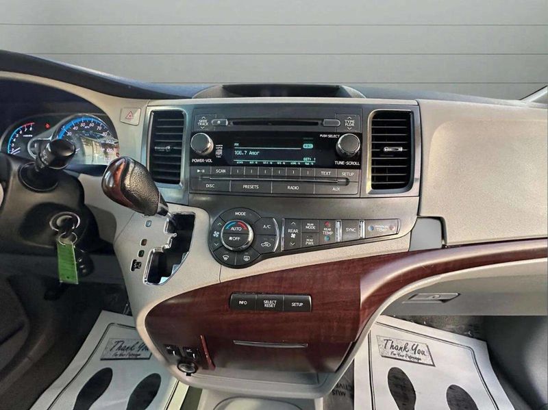 2012 Toyota Sienna Limited 7 Passenger 4dr Mini Van - 22937885 - 19