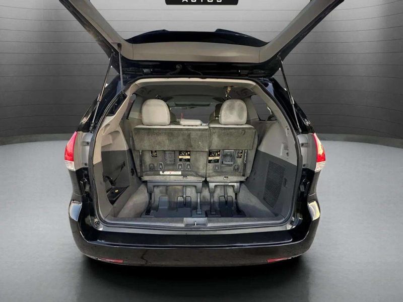 2012 Toyota Sienna Limited 7 Passenger 4dr Mini Van - 22937885 - 8