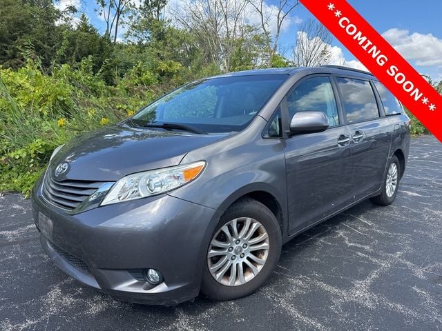 2012 Toyota Sienna XLE - 22922444 - 0