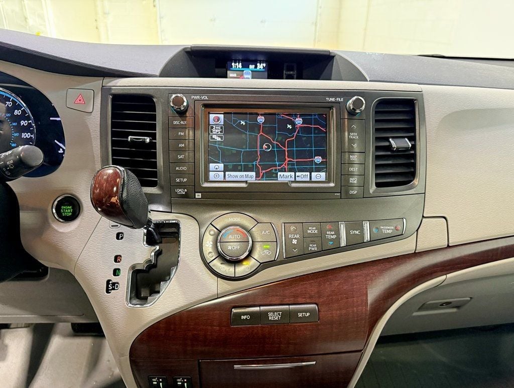 2012 Toyota Sienna XLE - 22922444 - 13