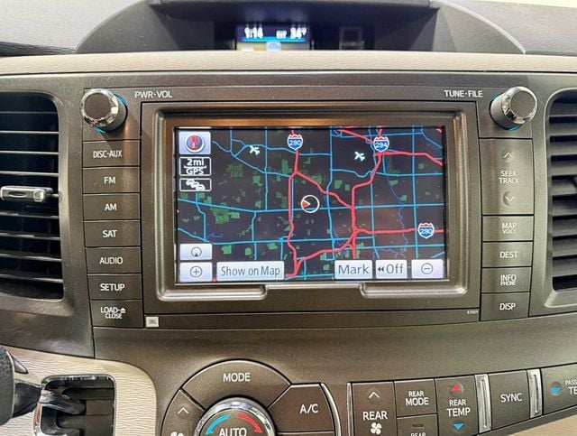 2012 Toyota Sienna XLE - 22922444 - 14