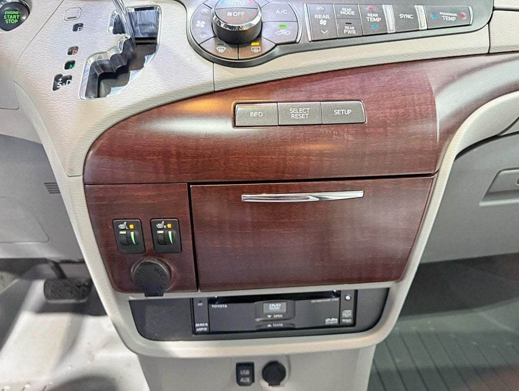 2012 Toyota Sienna XLE - 22922444 - 17