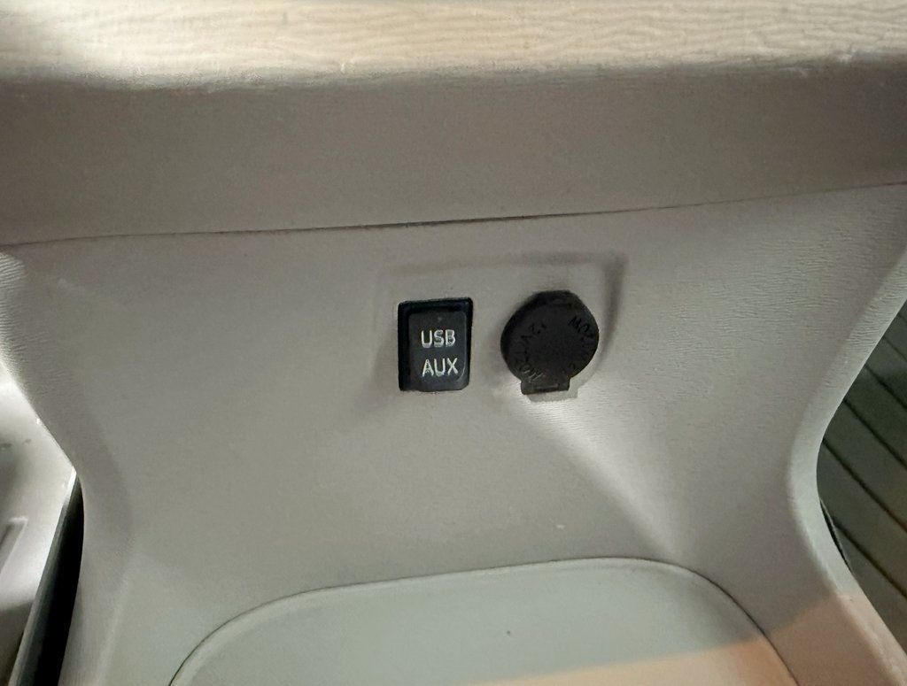 2012 Toyota Sienna XLE - 22922444 - 19