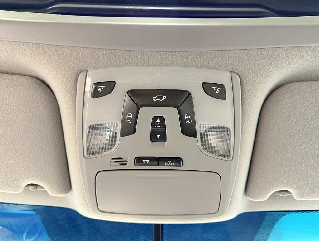 2012 Toyota Sienna XLE - 22922444 - 20