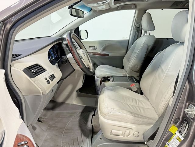 2012 Toyota Sienna XLE - 22922444 - 22