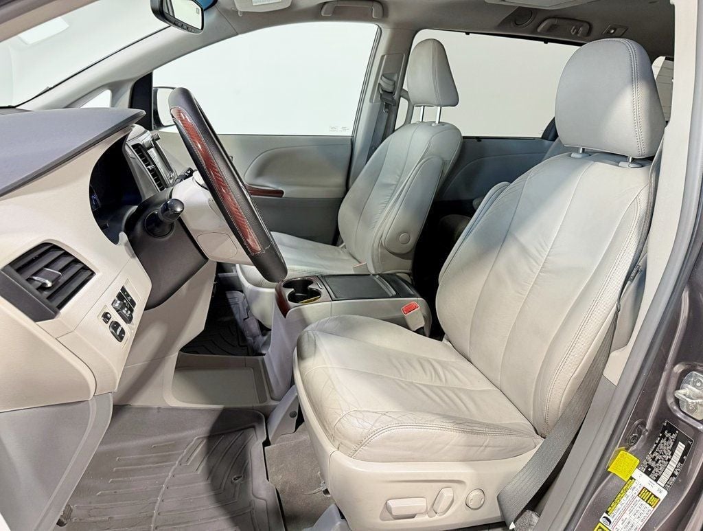 2012 Toyota Sienna XLE - 22922444 - 23