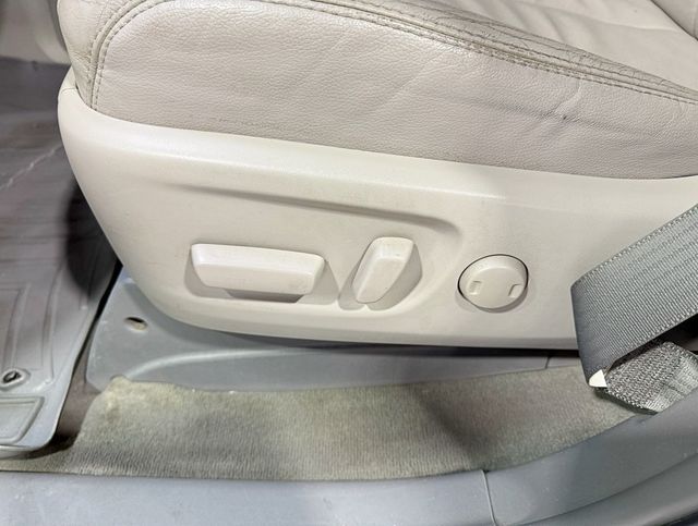 2012 Toyota Sienna XLE - 22922444 - 25