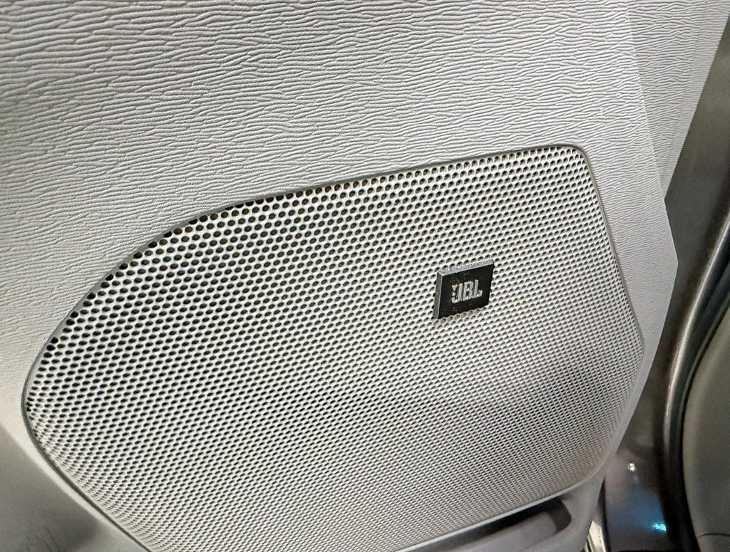 2012 Toyota Sienna XLE - 22922444 - 30