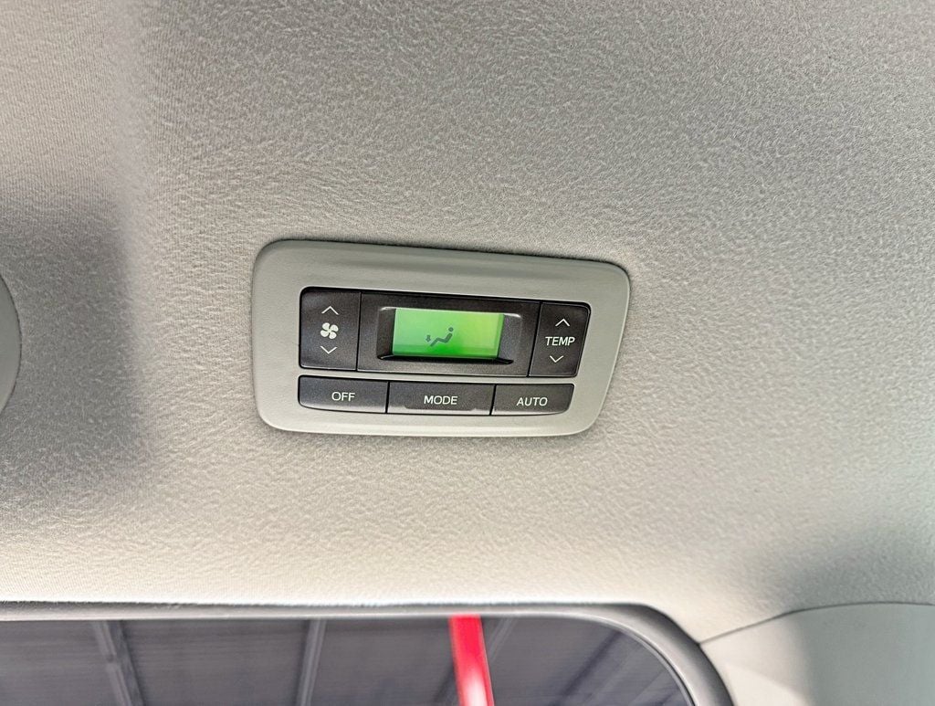 2012 Toyota Sienna XLE - 22922444 - 36