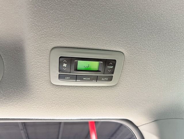 2012 Toyota Sienna XLE - 22922444 - 36