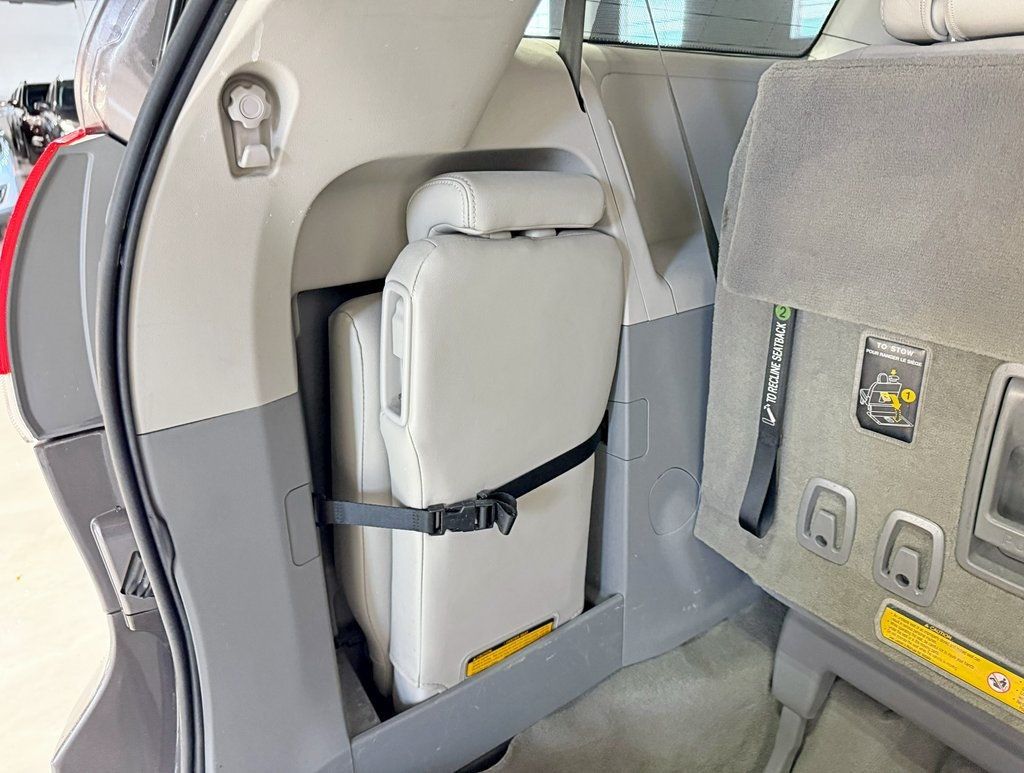 2012 Toyota Sienna XLE - 22922444 - 39