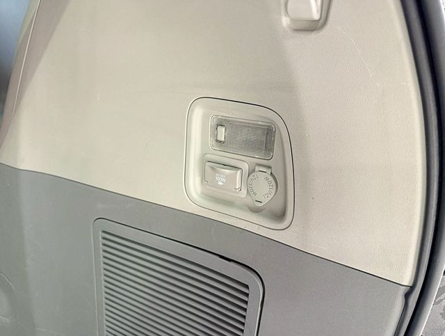 2012 Toyota Sienna XLE - 22922444 - 40