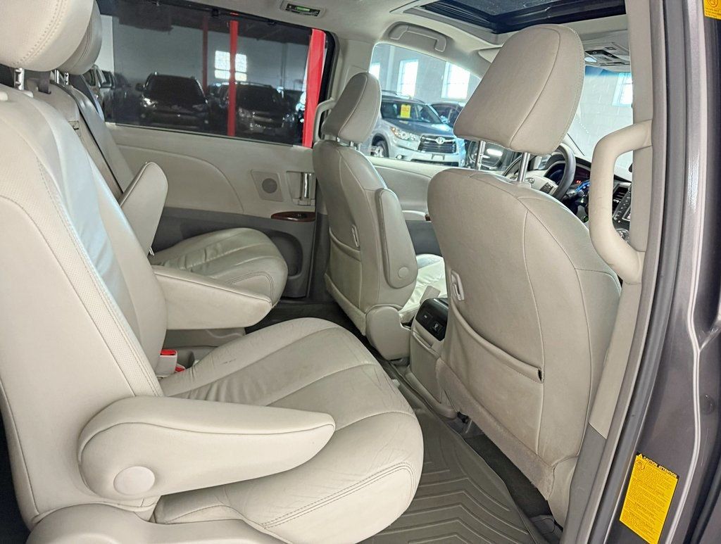 2012 Toyota Sienna XLE - 22922444 - 43