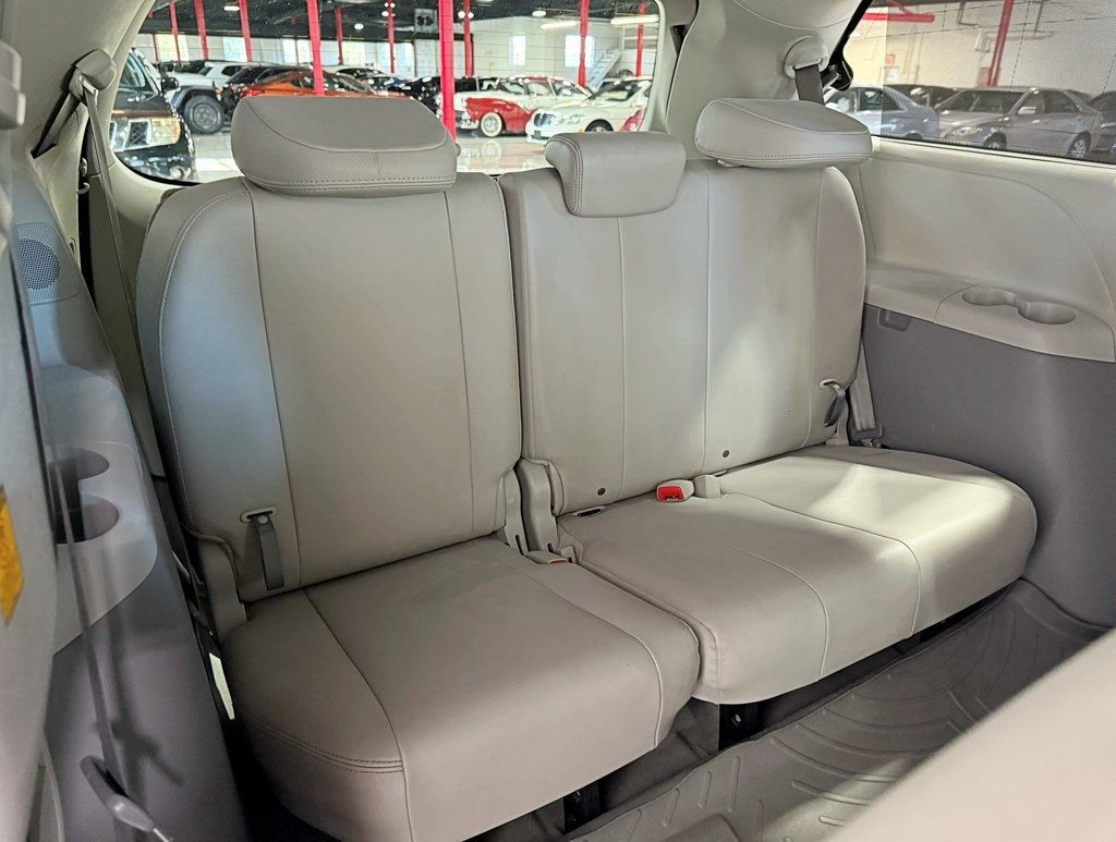 2012 Toyota Sienna XLE - 22922444 - 45