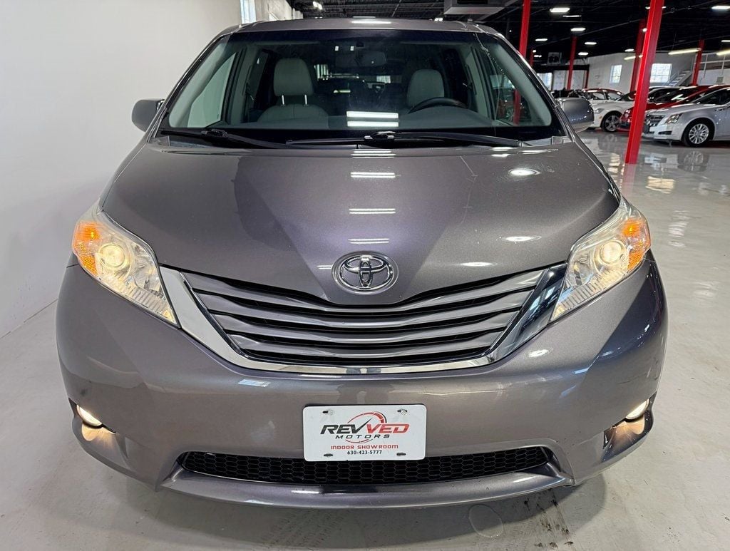 2012 Toyota Sienna XLE - 22922444 - 4