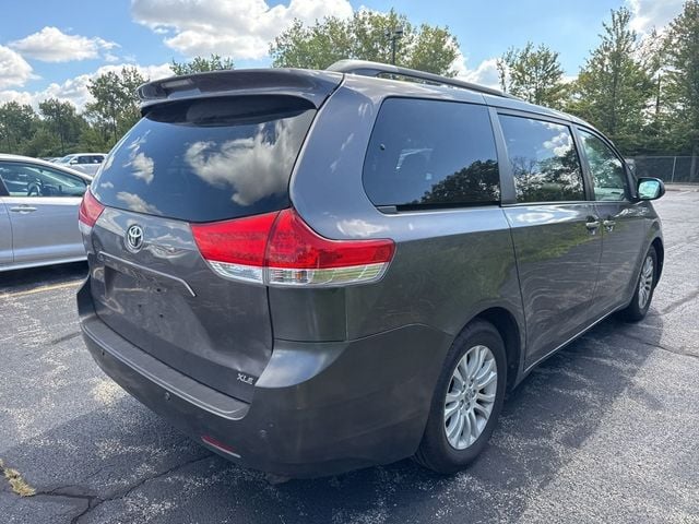 2012 Toyota Sienna XLE - 22922444 - 4