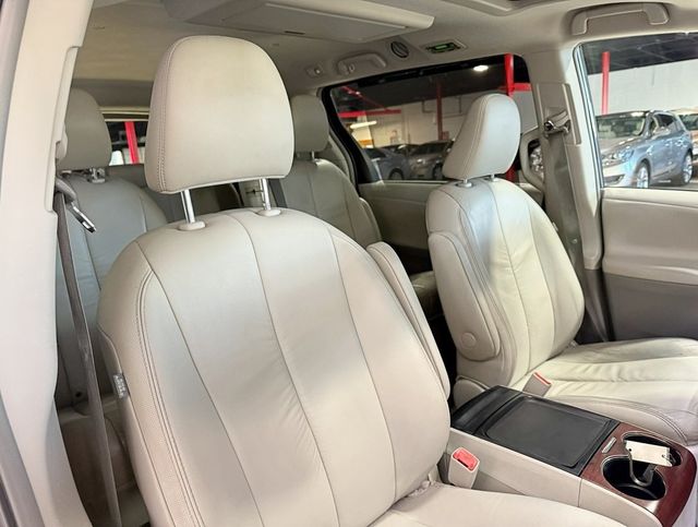 2012 Toyota Sienna XLE - 22922444 - 49