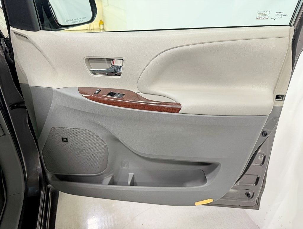 2012 Toyota Sienna XLE - 22922444 - 51