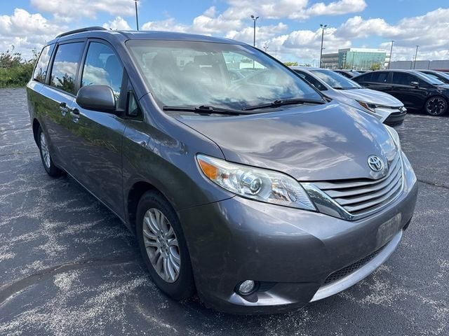 2012 Toyota Sienna XLE - 22922444 - 5
