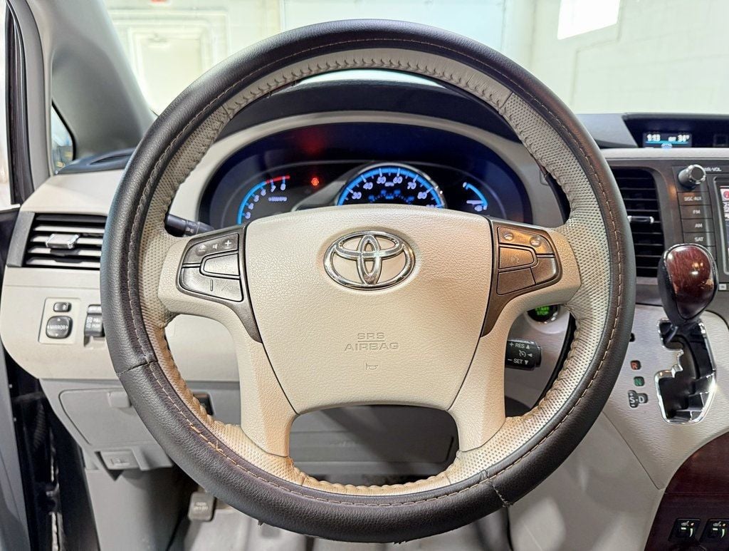 2012 Toyota Sienna XLE - 22922444 - 6