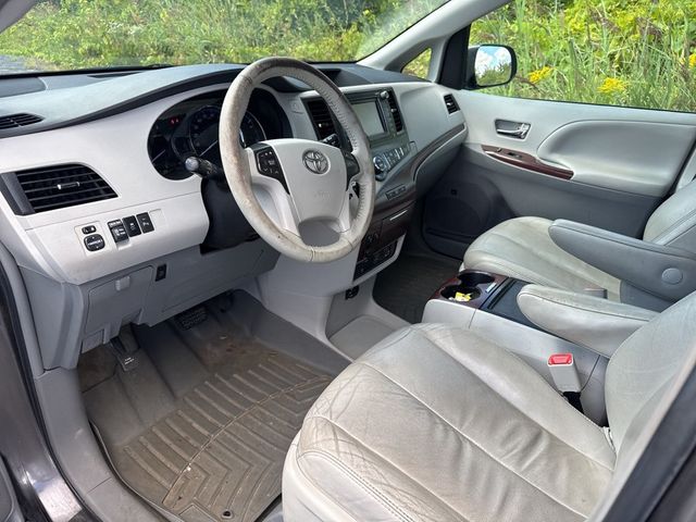 2012 Toyota Sienna XLE - 22922444 - 6