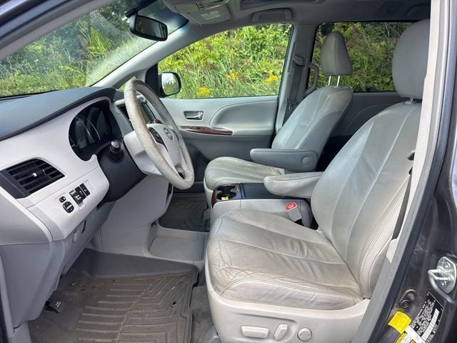 2012 Toyota Sienna XLE - 22922444 - 7