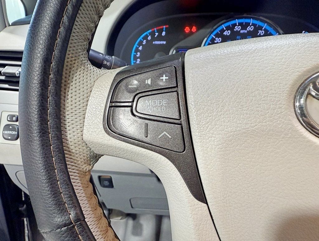 2012 Toyota Sienna XLE - 22922444 - 8