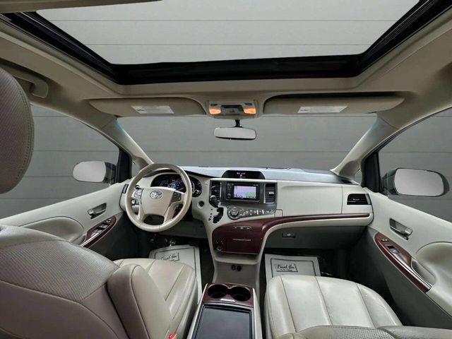 2012 Toyota Sienna XLE 8 Passenger 4dr Mini Van - 22936430 - 13