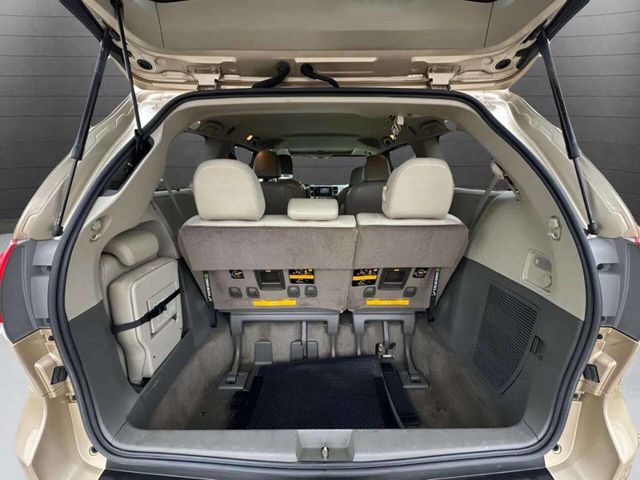 2012 Toyota Sienna XLE 8 Passenger 4dr Mini Van - 22936430 - 14