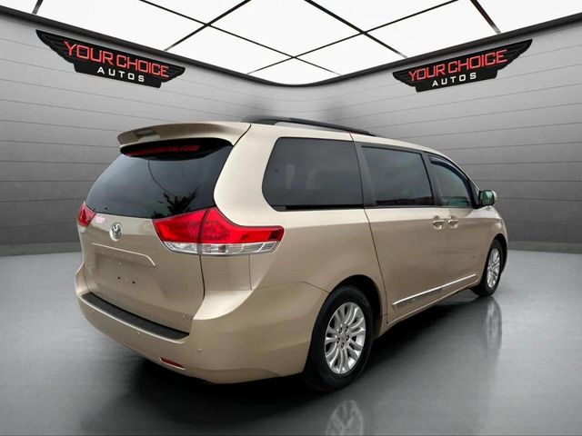 2012 Toyota Sienna XLE 8 Passenger 4dr Mini Van - 22936430 - 4