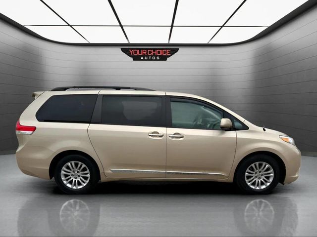 2012 Toyota Sienna XLE 8 Passenger 4dr Mini Van - 22936430 - 5